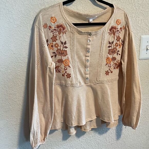 Coco + Jaimeson- Cream Embroidered Peplum Blouse, Size Large - Picture 4 of 11